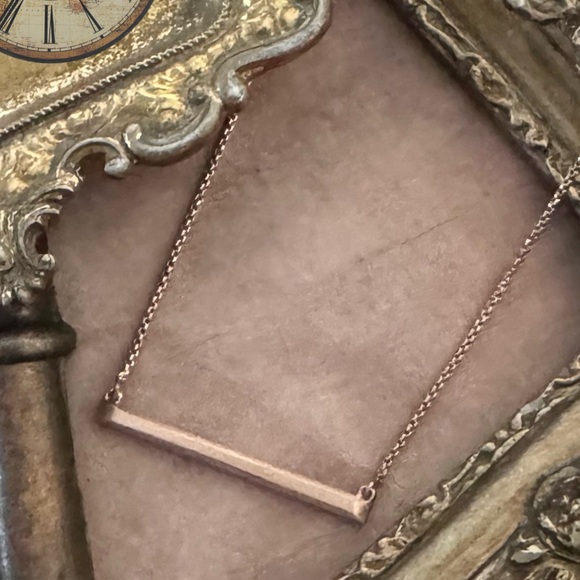 KENDRA SCOTT • Rose Gold Kelsey Necklace - Picture 3 of 5